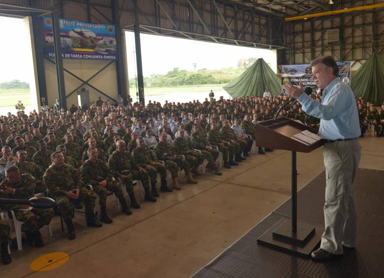 En su cuenta de Twitter Juan Manuel Santos también comunicó la decisión de prolongar un mes más el cese a bombardeos. FOTO COLPRENSA