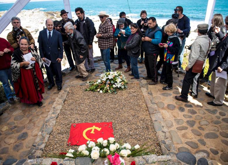 Restos de Pablo Neruda descansan por fin en Isla Negra