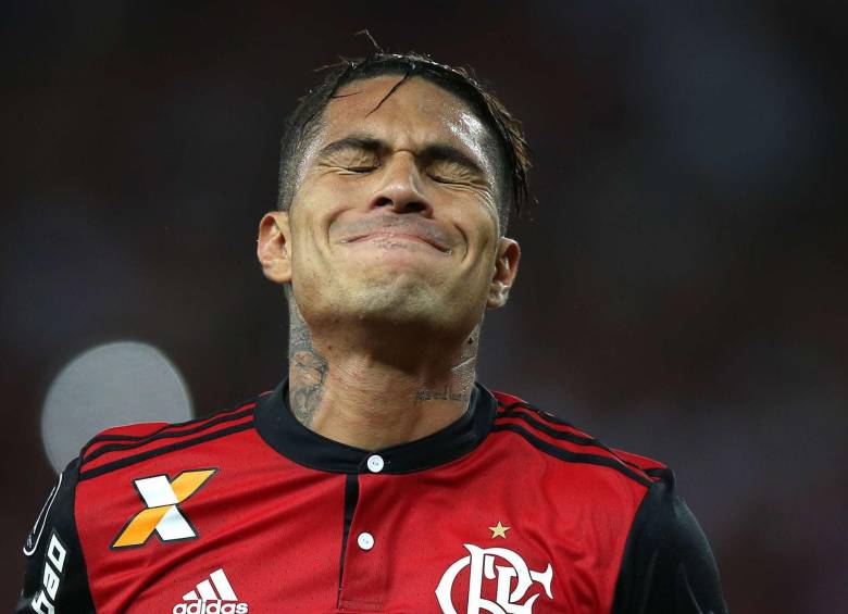 El ícono del fútbol peruano no podría jugar tampoco en torneos locales, durante un año. Apelará la determinación. FOTO efe 