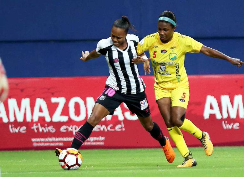 En la foto, Carmen Rodallega, autora del primer penalti que abrió la senda del triunfo. FOTO: SANTOS FUTEBOL CLUB