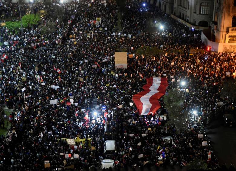 A través de videos en redes sociales, varios manifestantes y periodistas denunciaron presuntos excesos por parte de la fuerza pública durante las protestas del pasado jueves. FOTO AFP