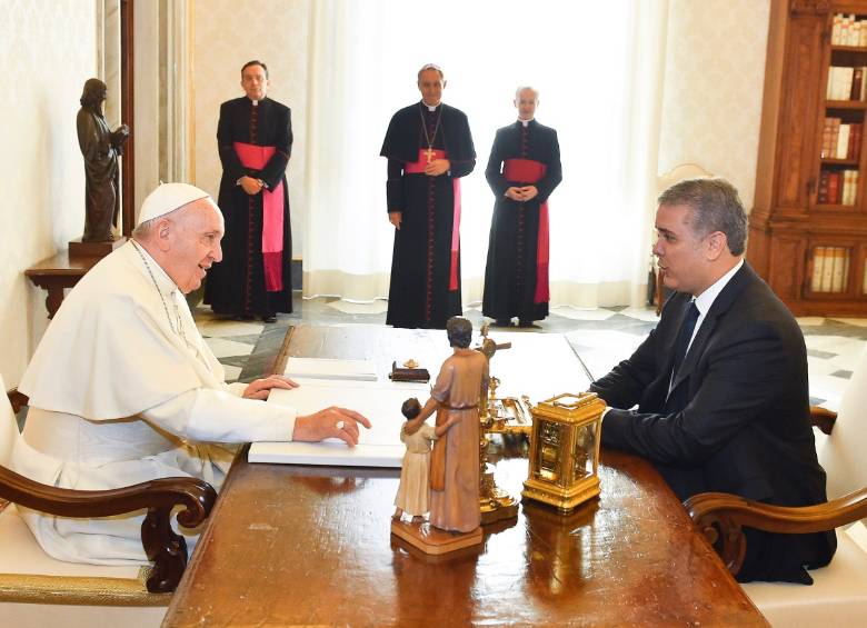 28 minutos duró el encuentro entre el Papa Francisco y el presidente Iván Duque. FOTO PRESIDENCIA