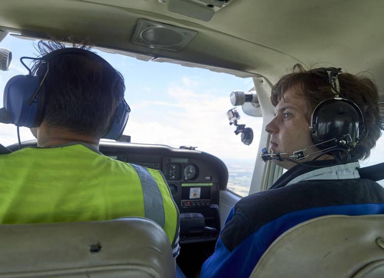 Adam Nicholas, de 27 años, en un aeródromo cerca de Londres. FOTOS AFP