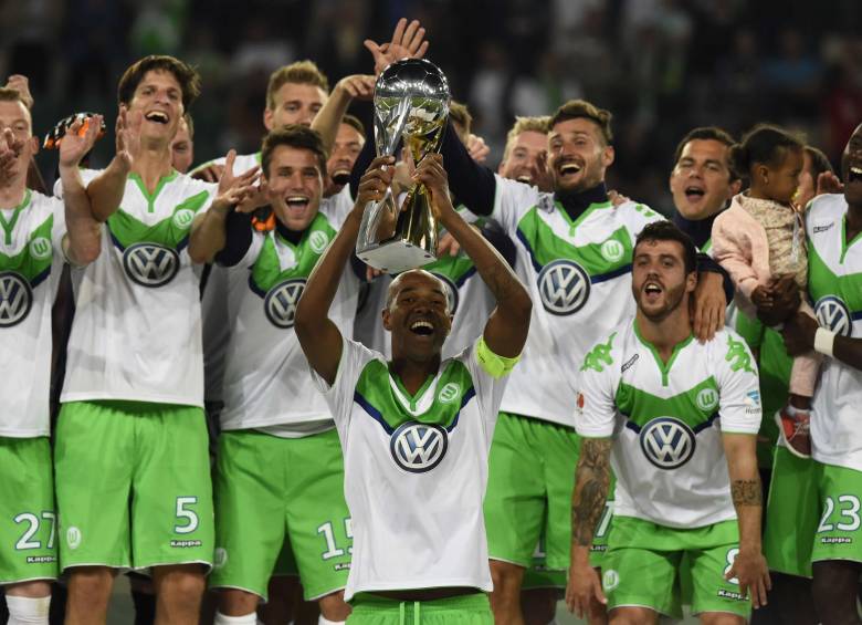 El Wolfsburgo ganó este sábado la Supercopa alemana al imponerse al Bayern Múnich en la tanda de penaltis (5-4) después de un 1-1 en el tiempo reglamentario. AFP