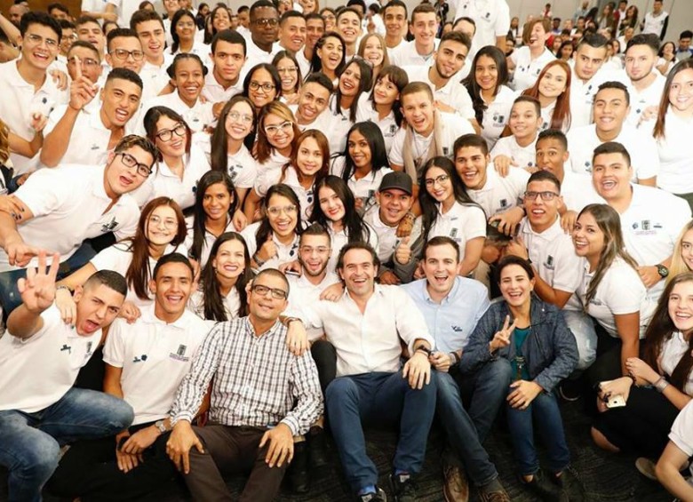 La juventud de Medellín contagia alegría, sueños y ahora también liderazgo, de la mano de la Alcaldía, que con una red conformada por 1.500 jóvenes busca incentivar que ellos propongan soluciones de ciudad y darles apoyo. FOTO cortesía alcaldía de Medellín