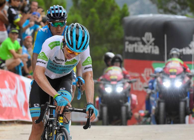 Quintana (atrás) fue quien movió la carrera ayer en los últimos kilómetros de la jornada siete y su compañero Valverde. Junto a López (adelante), Nairo evidencia fortaleza. FOTO AFP