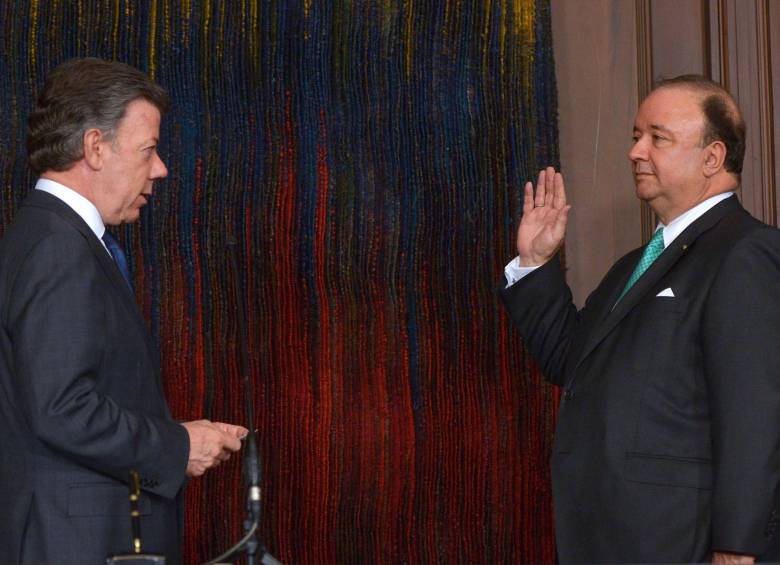 En la foto, la pasada posesión de Luis Carlos Villegas como embajador en Washington ante el presidente Santos. FOTO colprensa 