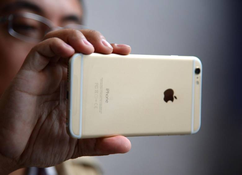 Apple vendió 74,83 millones de teléfonos a usuarios finales en todo el mundo en el cuarto trimestre de 2014. FOTO AFP