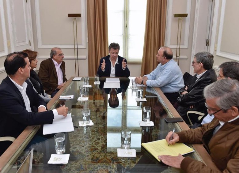 El presidente Juan Manuel Santos se reunió ayer con el equipo negociador. FOTO Presidencia 