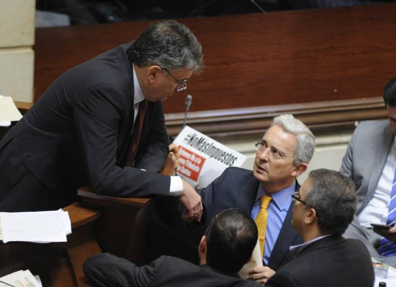 En medio de fuertes críticas se votó el aumento de tres puntos en la tarifa general de IVA en la plenaria del Senado. Incluso, en repetidas ocasiones se detuvo la sesión. FOTO Colprensa