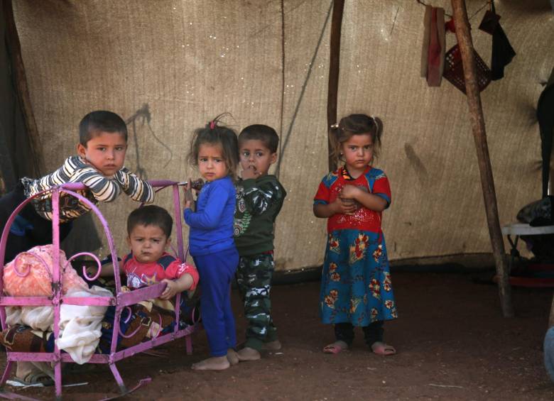 Estos niños sirios están en un campo de refugiados. Según Unicef, alrededor de dos millones de infantes en Siria no han podido volver a las aulas. FOTO AFP 
