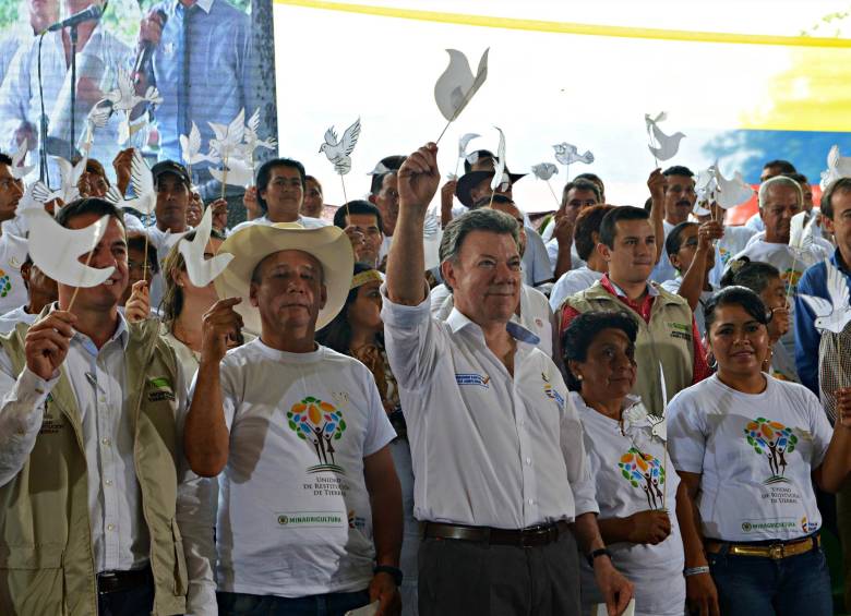 El presidente estuvo en Tolima. Anoche anunció que negociadores regresan a dialogar en Cuba tras liberaciones. FOTO cortesía
