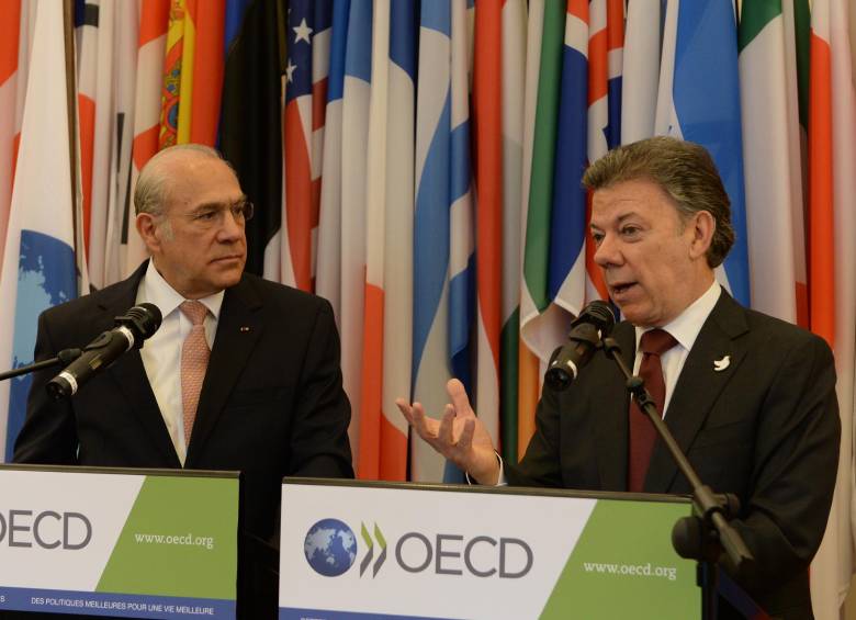 Desde el inicio de su mandato, en 2010, el presidente Juan Manuel Santos (derecha), ha promovido el ingreso de Colombia a la Ocde. Foto: Archivo.