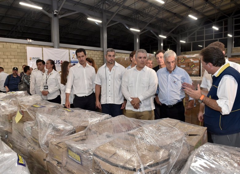 Los mandatarios durante la entrega oficial de la entrega oficial de la ayuda humanitaria a Juan Guaidó. FOTO PRESIDENCIA