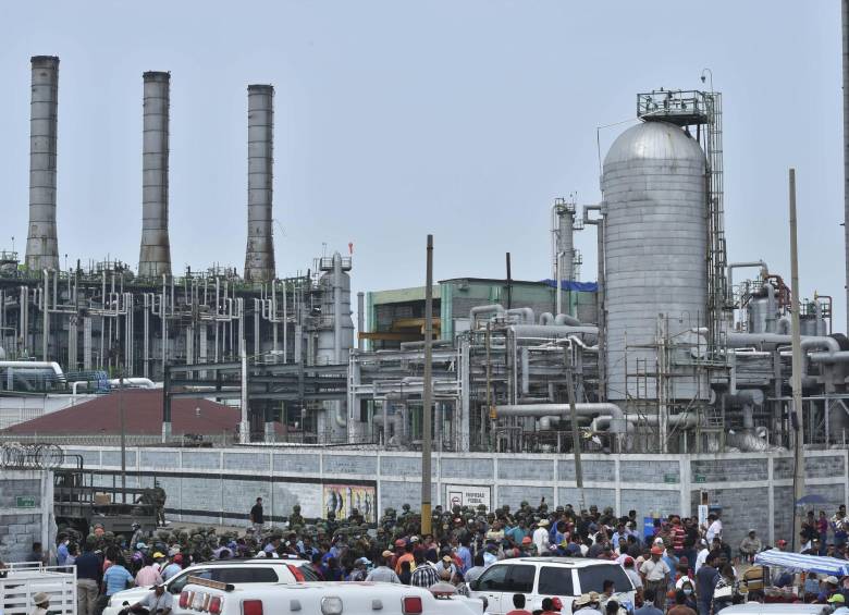 Cifra de muertos en explosión de planta petroquímica en México sube a 13