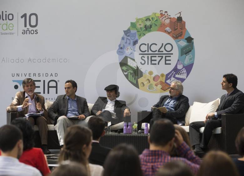 Académicos y empresarios compartieron experiencias de la relación entre lo ambiental y la utilidad financiera. FOTO JULIO HERRERA