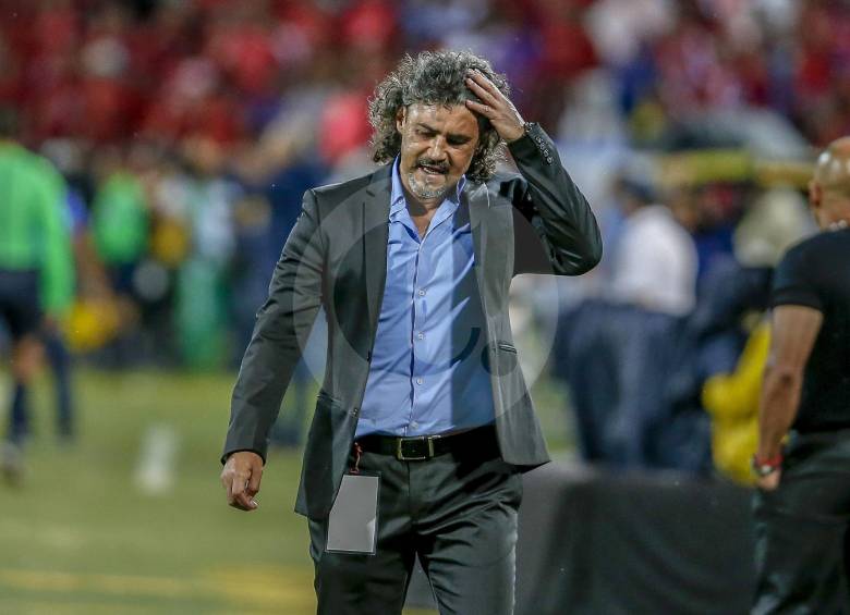 Leonel Álvarez vive su momento más difícil en el Independiente Medellín desde su retorno a la institución. FOTO Juan A. Sánchez