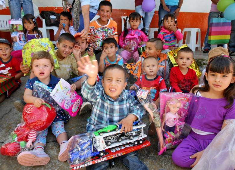 Muchos colectivos organizan fiestas en diciembre para poblaciones vulnerables. Líderes de fundaciones hacen un llamado para que la solidaridad se extienda todo el año. FOTO JUAN ANTONIO SÁNCHEZ