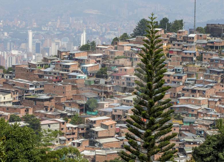 Suplir el déficit en vivienda y atender la necesidad de mejorar las condiciones de las existentes en estratos uno y dos, hacen parte de los proyectos del Isvimed. FOTO juan Antonio Sanchez