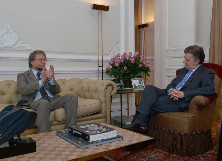 Un trino del presidente Juan Manuel Santos se suma a los mensajes a favor y en contra del exalcalde de Bogotá, Antanas Mockus. FOTO CORTESÍA