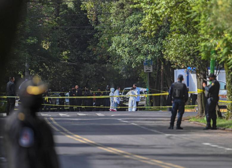 El céntrico Paseo de la Reforma permaneció acordonado este viernes. FOTO AFP