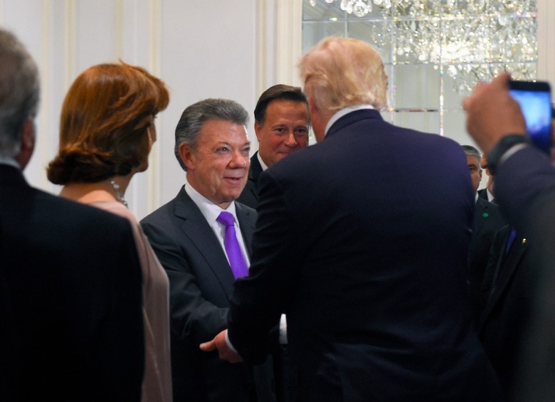 El presidente Juan Manuel Santos fue recibido por Donald Trump para la cena con mandatarios de la región. Foto: Cortesía Presidencia