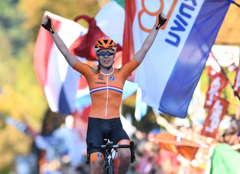 Anna van der Breggen logró la tercera medalla en Innsbruck, donde también se colgó la plata en las dos pruebas de contrarreloj, tanto individual como por equipos. FOTO AFP