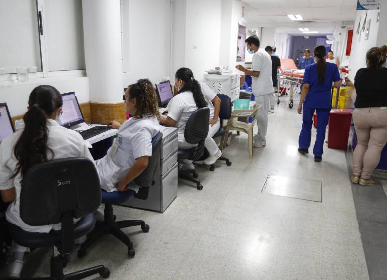 Los profesionales médicos que estén cumpliendo con su residencia ganarán $2.484.348. FOTO: EL COLOMBIANO.