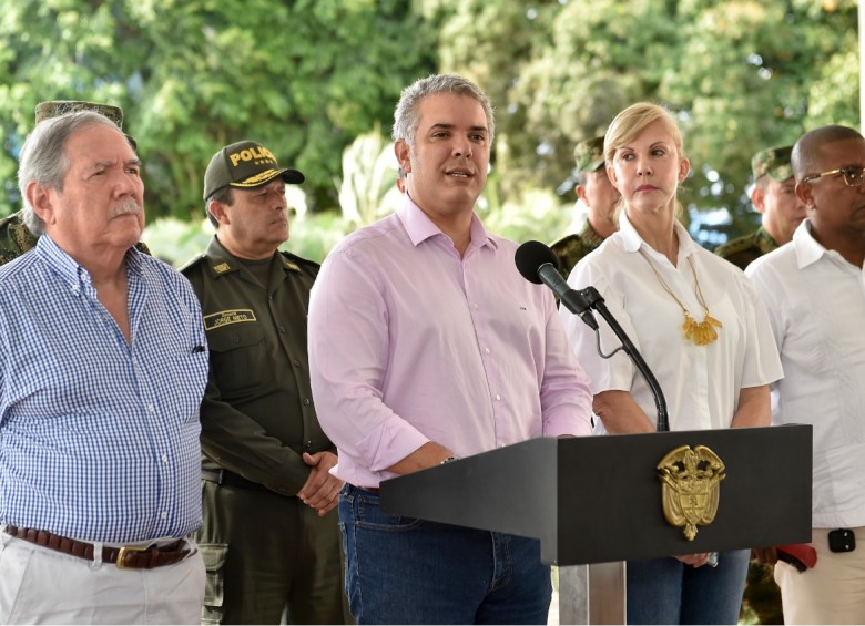 El presidente Duque, acompañado del ministro de Defensa, Guillermo Botero, presidió ayer un consejo de seguridad en Buenaventura (Valle). FOTO CORTESÍA PRESIDENCIA