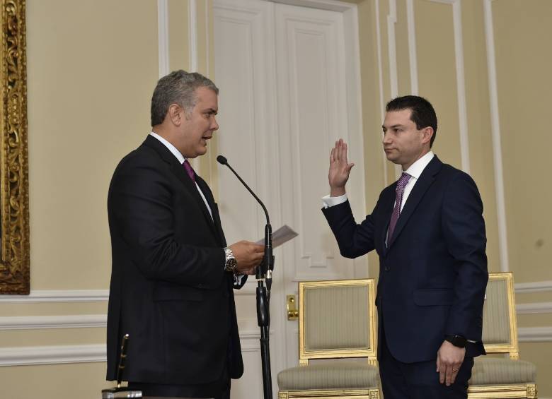 Directores de varios partidos acompañaron a Felipe Córdoba en su posesión como contralor general. FOTO cortesía presidencia
