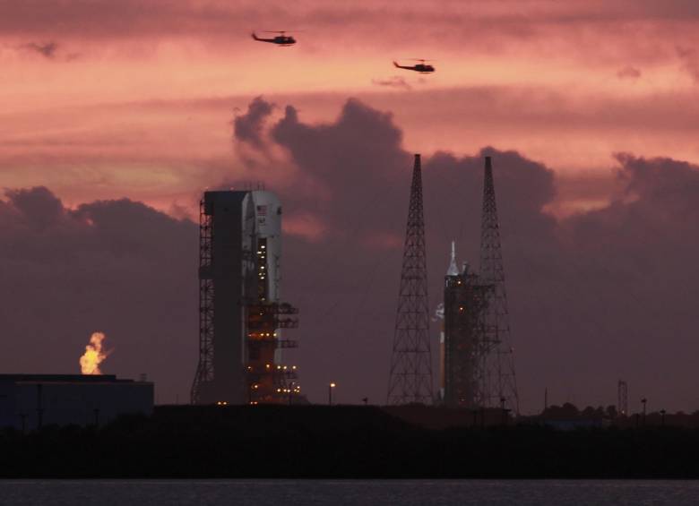 La agencia espacial detectó tres minutos antes del lanzamiento que una de las válvulas de combustible y drenaje del cohete no se cerró correctamente. FOTO REUTERS.