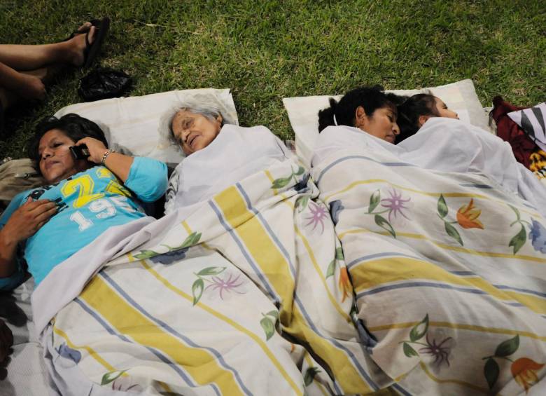 Miles de personas se quedaron sin hogar y han tenido que acudir a albergues temporales en todo el Ecuador. Fotos ap, afp y m.vaca 