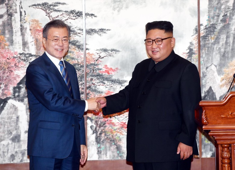 Líderes de Corea del Sur y Corea del Norte. FOTO: EFE