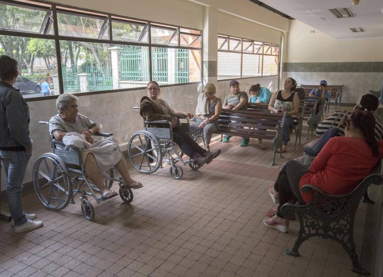 Metrosalud cuenta con 53 puntos de atención y nueve unidades hospitalarias en la capital antioqueña. El riesgo, tras el recorte, es para la población más vulnerable. FOTO Manuel saldarriaga