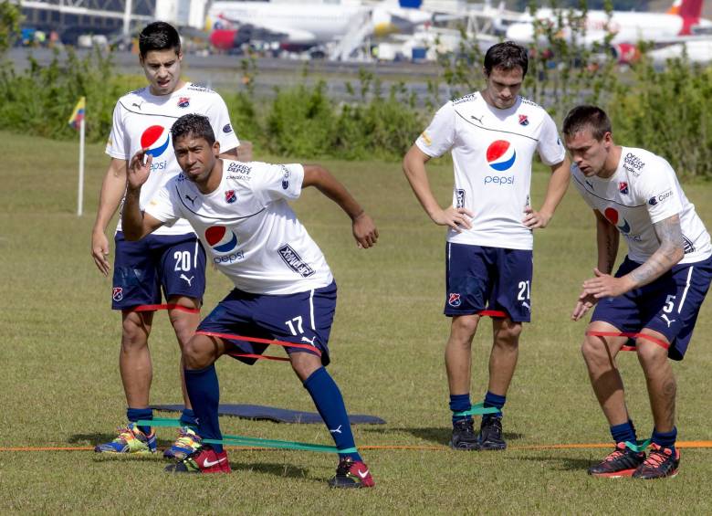 Christian Marrugo, Mauricio Molina, Hernán Hechalar y Matías Cahais, cuatro titulares ayer en el amistos que el Medellín disputó con Táchira en La Ceja. FOTO Juan Antonio Sánchez