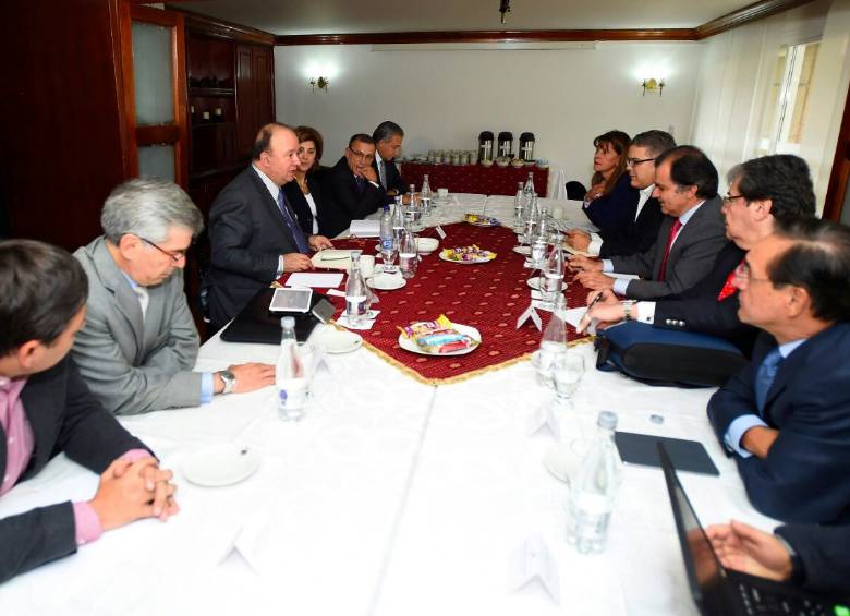 Reunión del Gobierno con líderes del No definió metodología