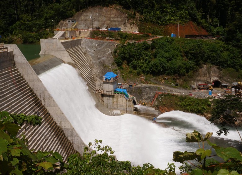 La central generará 31,8 megavatios y es alimentada por la quebrada Bonyic cuyas aguas se almacenan y regulan en un embalse de 18 hectáreas. FOTO cortesía
