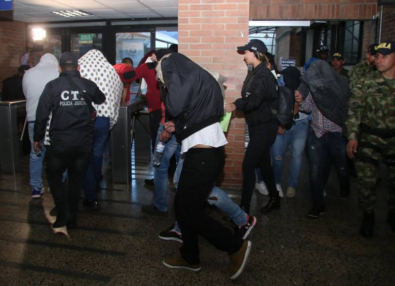Detención de 12 militares presuntamente culpables de falsificación de documentos e incumplimientos a los requisitos legales exigidos para trámites y traslados internos. FOTO: Colprensa