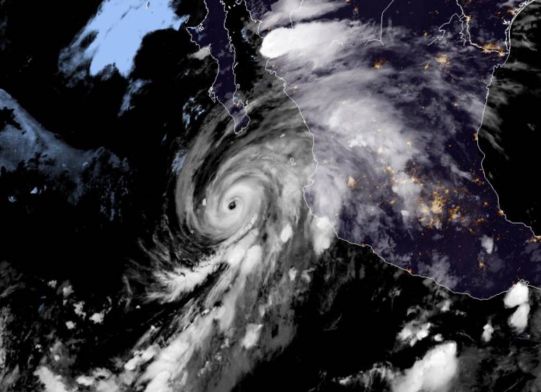 Imagen satelital del huracán Laura que está cercano a tocar la costa este de Estados Unidos. Es de categoría 4. FOTO AFP