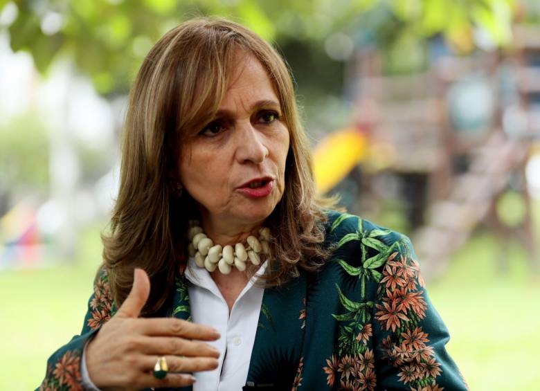 La candidata Ángela María Robledo asegura que el programa de la Colombia Humana ha sido estigmatizado por distintos sectores, por lo que se ha dedicado a desmentir rumores. FOTO EFE