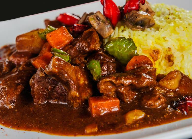 Estofados, curries y preparaciones de larga cocción son opciones ideales para preparar la carne de camello. También es una buena alternativa para hacer hamburguesas. FOTO shutterstock
