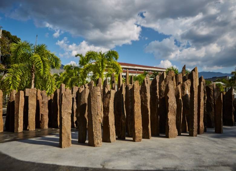 La obra de arte está instalada en el costado Noroccidental del coliseo de la Universidad de Antioquia. Foto: Cortesía
