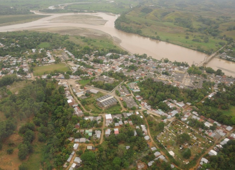Para llegar a Piamonte desde el casco urbano de Cáceres, es necesario cruzar el río Cauca. FOTO ARCHIVO
