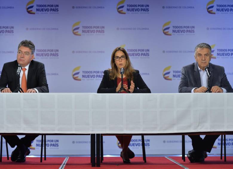 El ministro de Hacienda, Mauricio Cárdenas, y la ministra de Educación, Gina Parody, son quienes han reportado un patrimonio superior a los 2.000 millones de pesos. FOTO colprensa