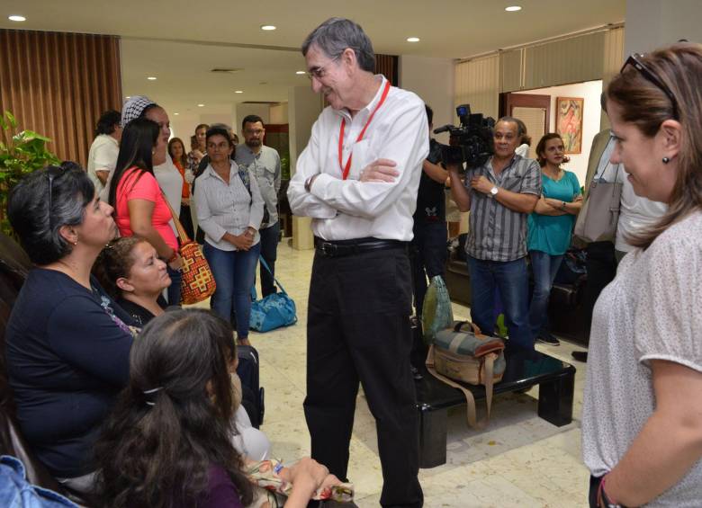 Representantes de las víctimas del conflicto celebraron este martes en La Habana la firma del acuerdo entre las Farc y el Gobierno con el fin de reconocer y reparar a los afectados. FOTO CORTESÍA