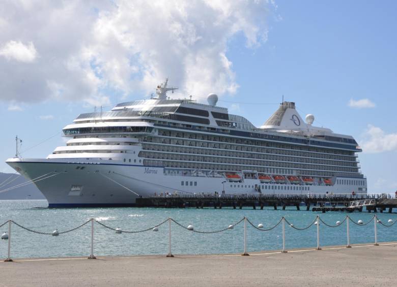 Este es el crucero que, hasta ayer, estaba en Costa Rica dejando ciudadanos de ese país. Colombia asegura que no ha recibido ninguna solicitud de la naviera. FOTO Cortesía