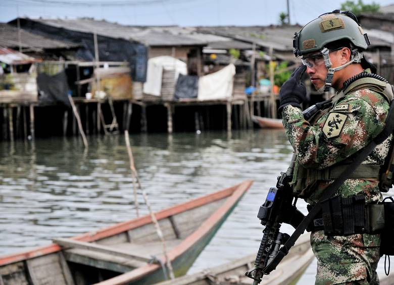 En Buenaventura actúan todos los grupos criminales: “Urabeños”, “la Empresa”, “los Rastrojos”, Farc y Eln. Por la guerra entre 2012 y 2014, la Fuerza Pública hizo intervención especial. FOTO colprensa.