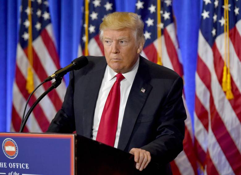 La rueda de prensa de Donald Trump tuvo lugar en la Torre Trump, en Nueva York, donde pareciera que se trasladarán en los próximos cuatro años las decisiones importantes de Washington. FOTO afp