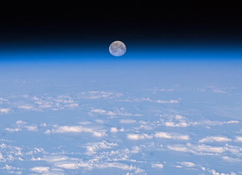 Separada de la Tierra por solo 380.000 kilómetros, la Luna es el interés exploratorio más cercano para los humanos. La presencia de agua a escasa profundidad es una ventaja. FOTO Nasa