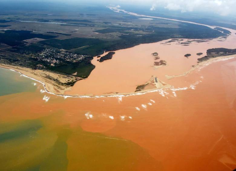 La Fiscalía brasileña presentó este jueves cargos contra 22 personas y 4 empresas acusadas del gigantesco vertido de residuos minerales. FOTO AFP